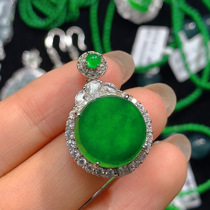 翡翠颈饰未镶嵌翡翠