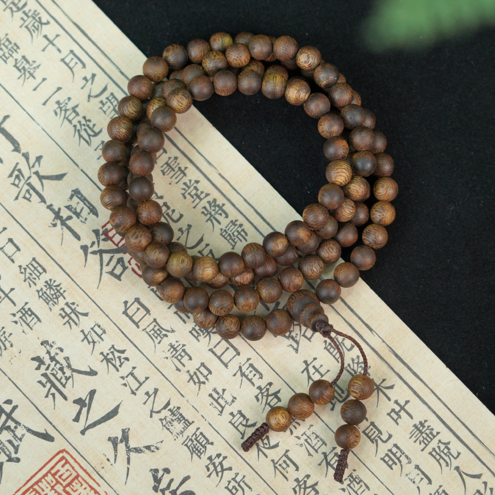 沉香【年终献礼】奇楠乌身圆叶圆珠卡6多圈文玩沉香手串