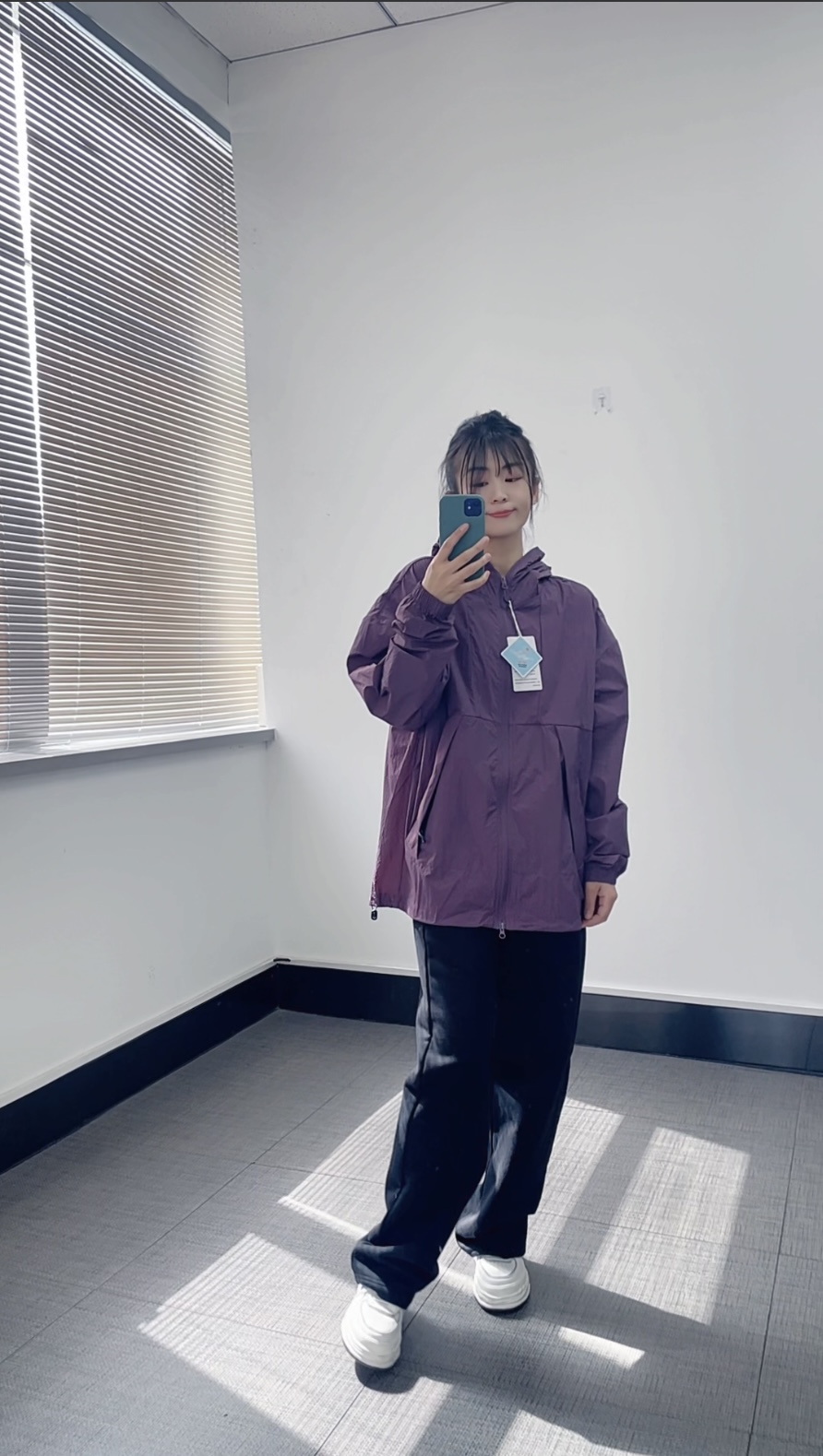 妙启时尚-25新款女款两色连帽宽松休闲防晒运动百搭透气登山