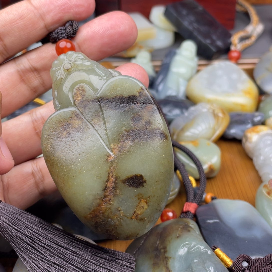 和田玉颈饰未镶嵌