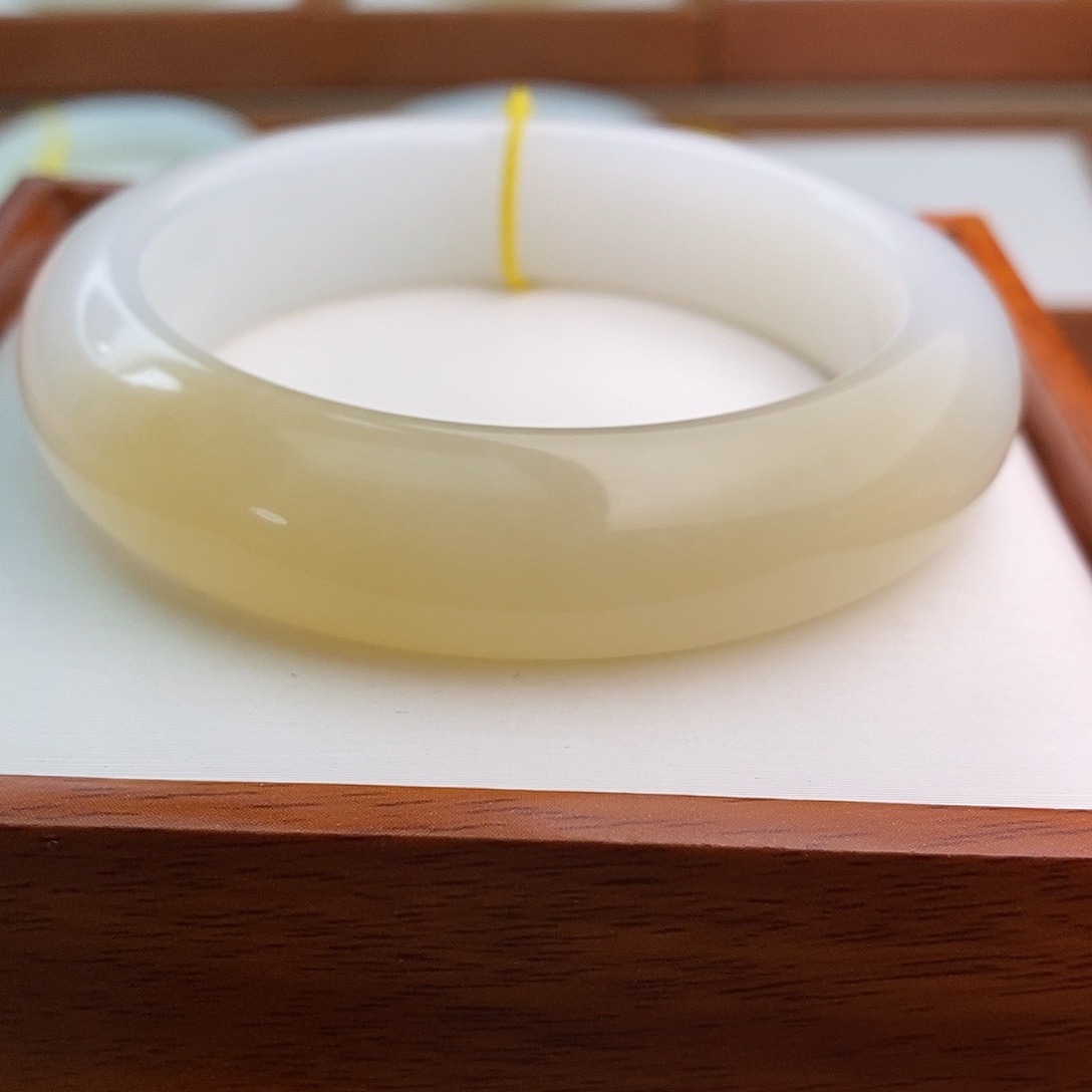 和田玉（糖玉）未镶嵌手镯