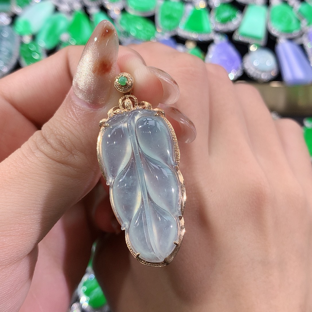 翡翠18K金镶嵌颈饰