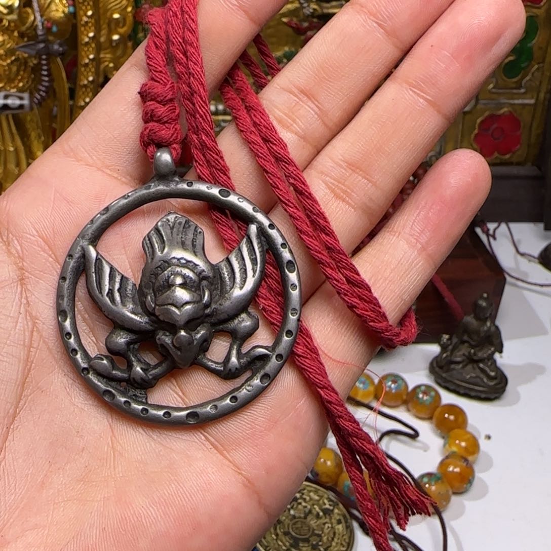 玻璃吊坠(赠链)曙*漂亮………………