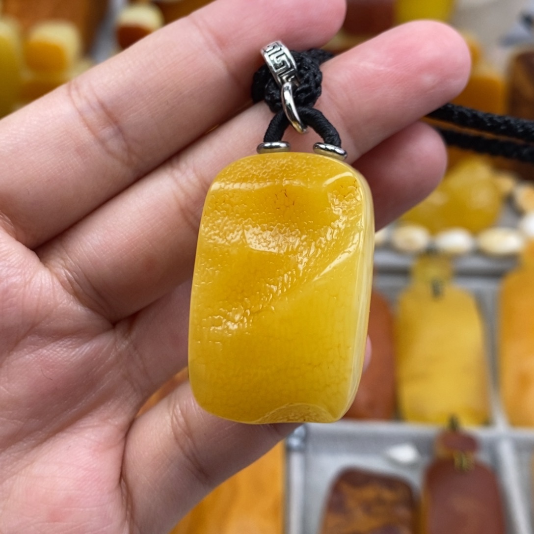 琥珀吊坠(赠链)未镶嵌