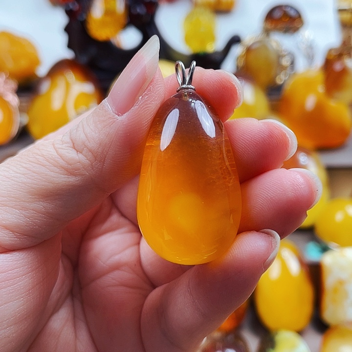 琥珀颈饰银S925镶嵌爱****品吊坠