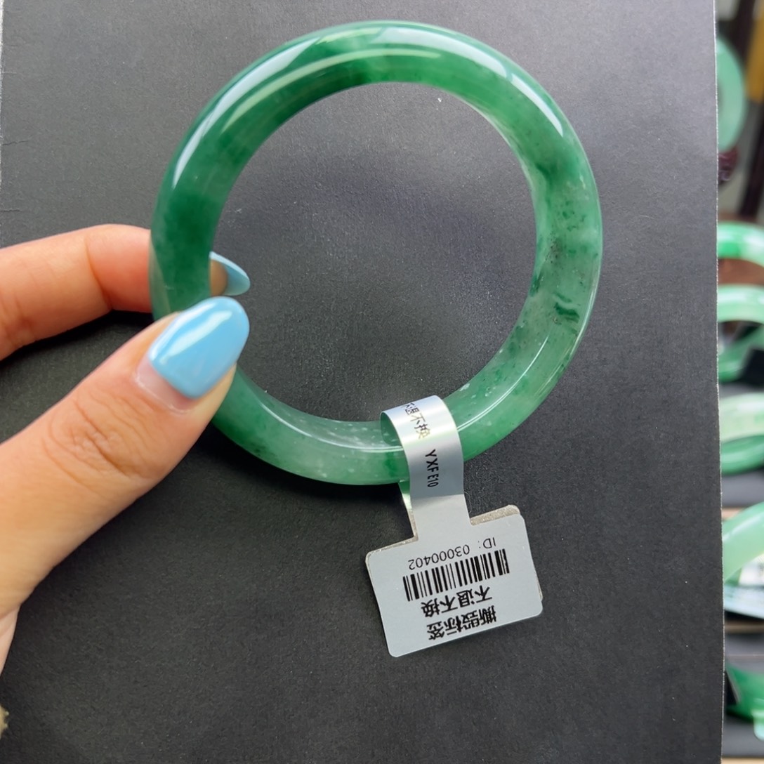 石英质玉未镶嵌手镯+周周59.9