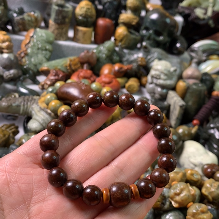 未镶嵌岫岩河磨玉（透闪石质玉）把件