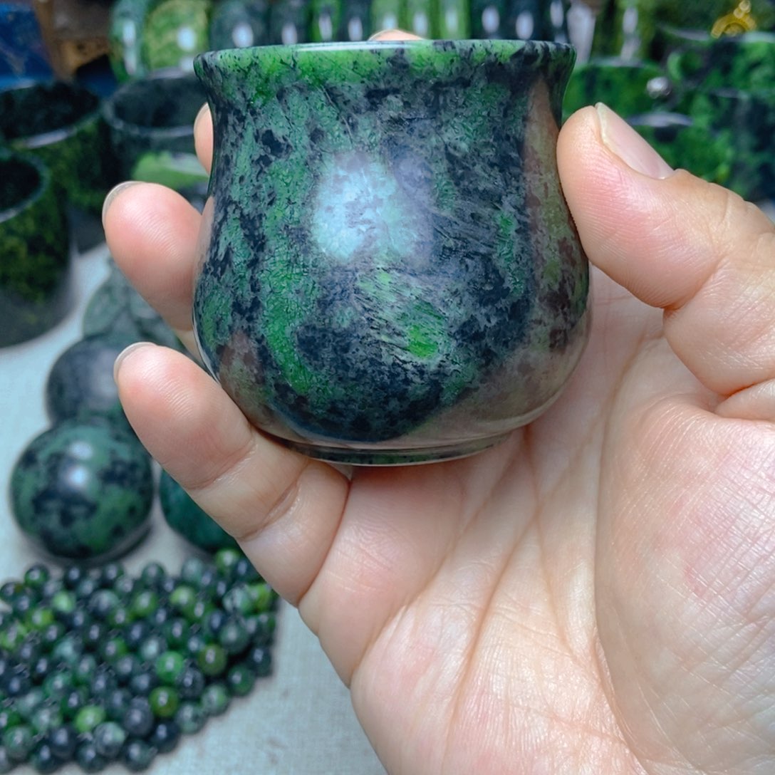 蛇纹石玉主人杯未镶嵌