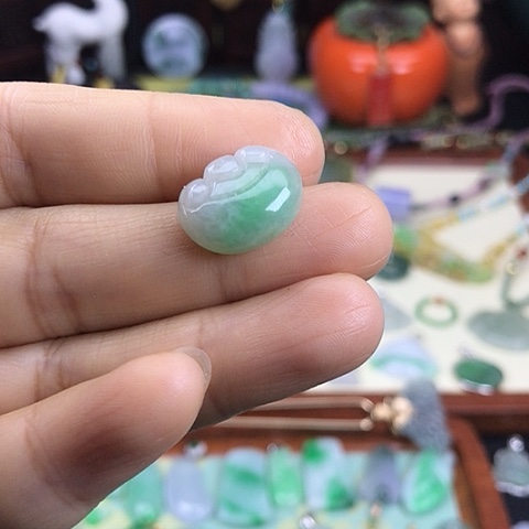 翡翠颈饰未镶嵌元宝如意