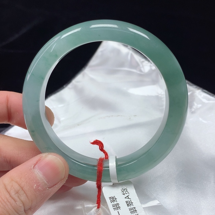 翡翠手镯（圆镯）未镶嵌56.3