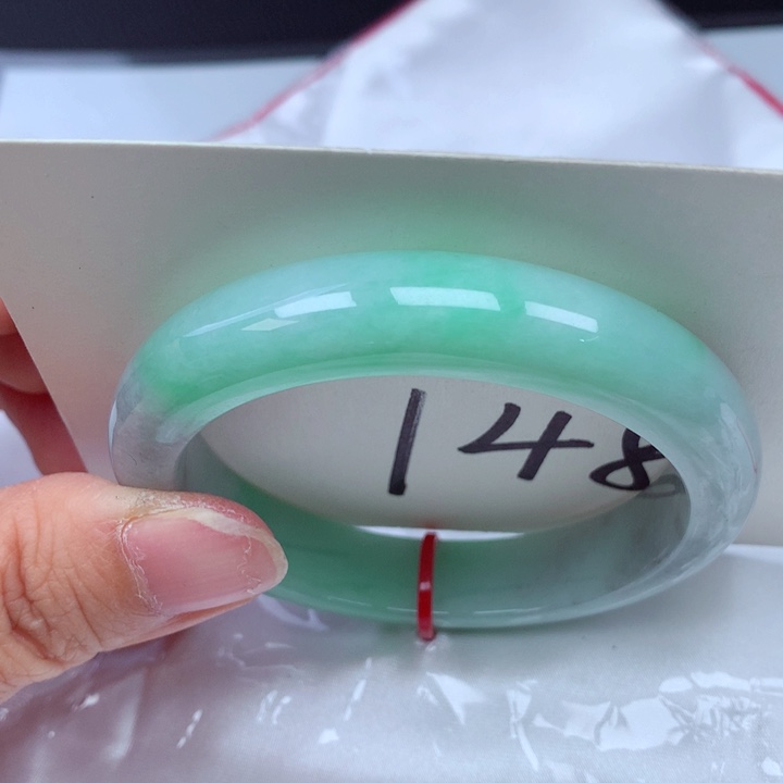 翡翠手镯未镶嵌翡翠