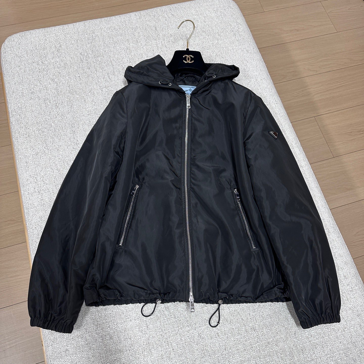 99新 Prada/普拉达 连帽夹克外套 40码03322