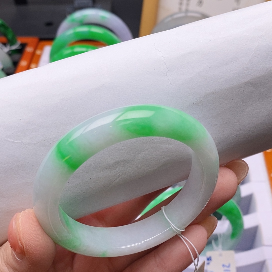 翡翠未镶嵌手镯53