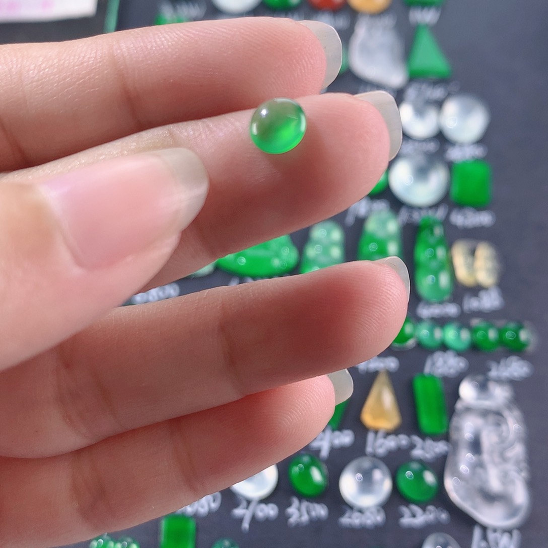 【闪购商品】翡翠颈饰未镶嵌绿蛋