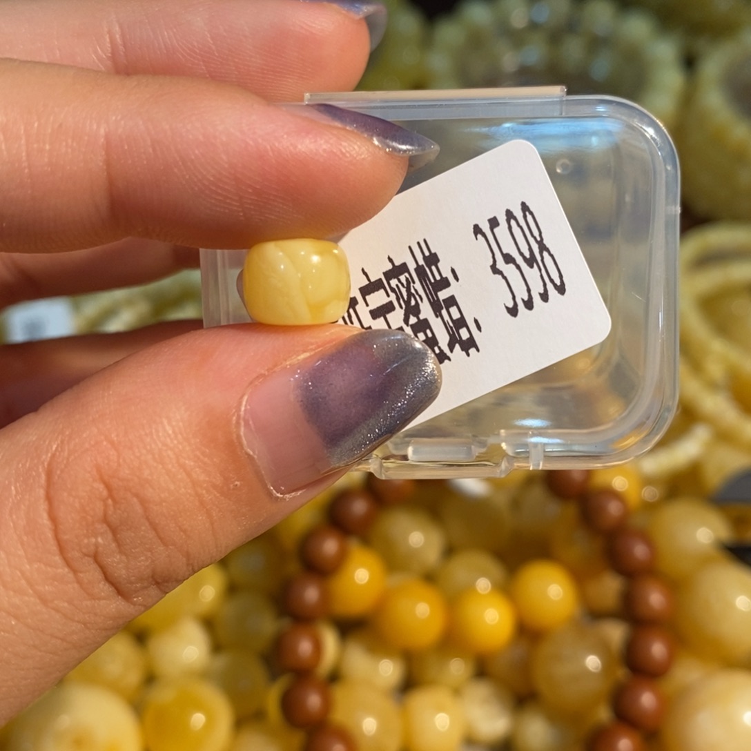 琥珀未镶嵌珠宝奇石3598