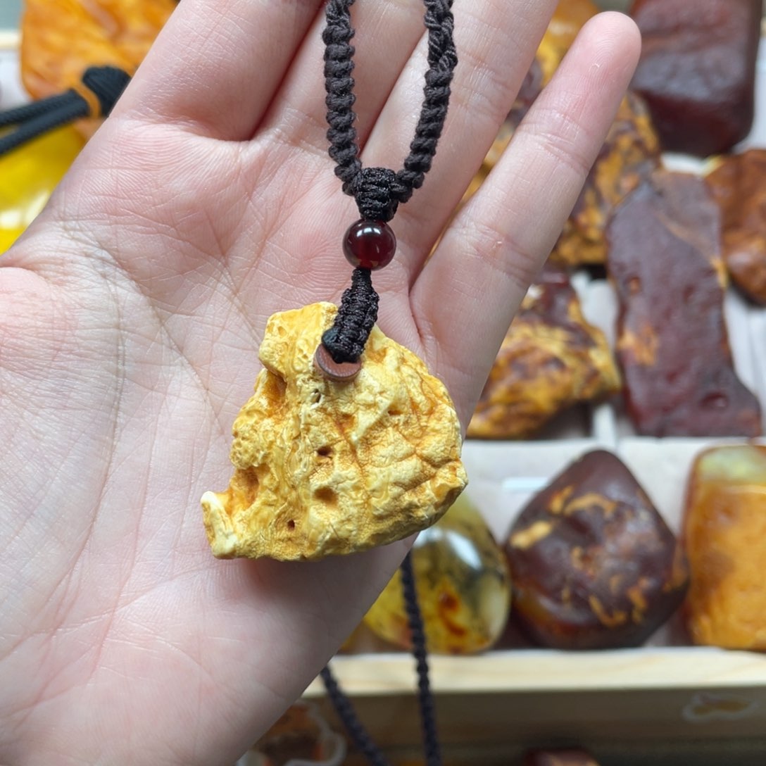 琥珀珠宝奇石未镶嵌