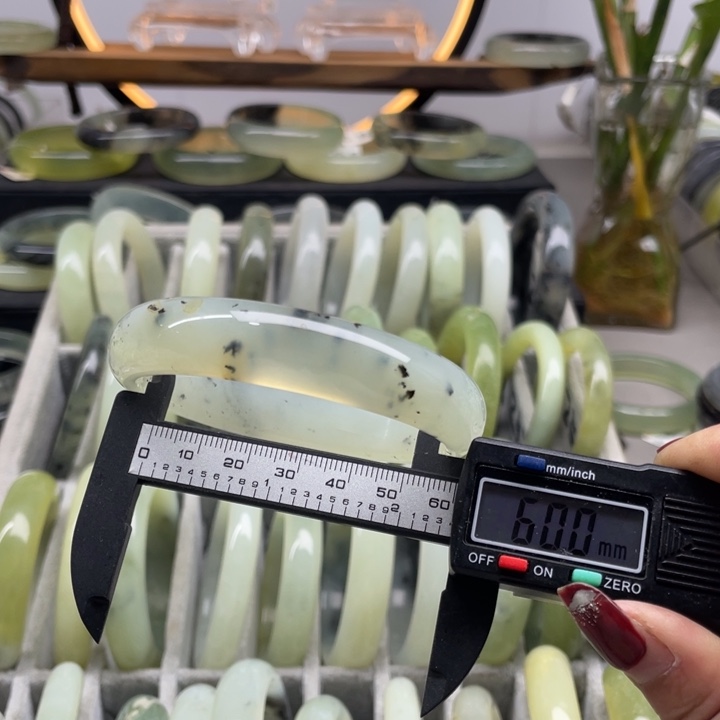 蛇纹石玉手镯未镶嵌256