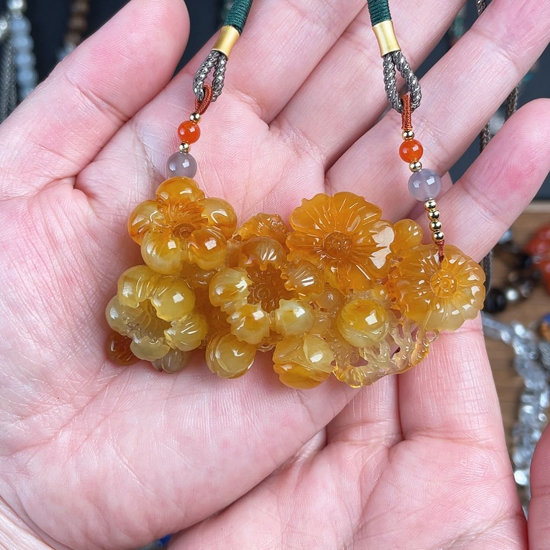 蛇纹石玉颈饰未镶嵌