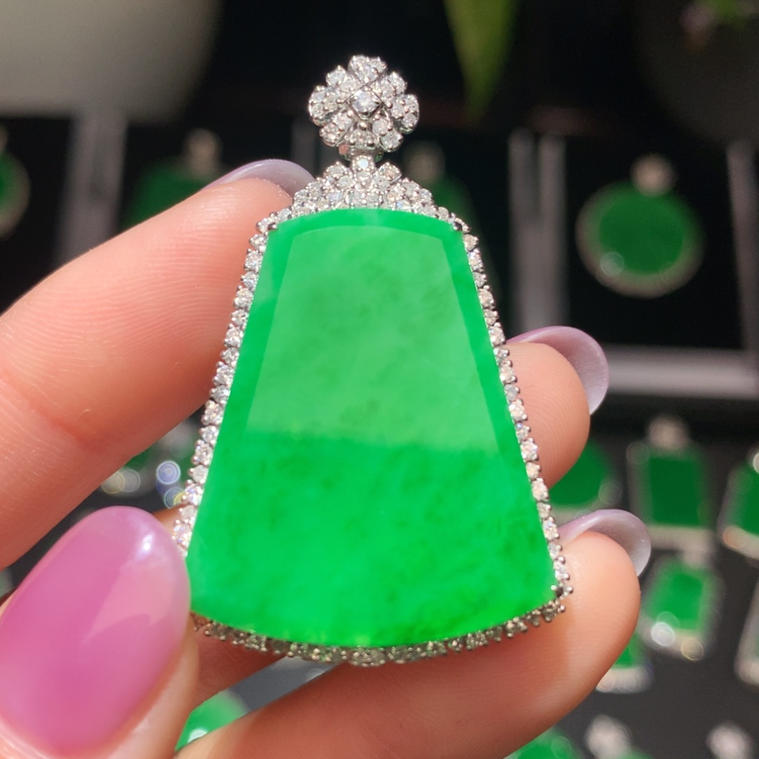 翡翠颈饰18K金镶嵌翡翠