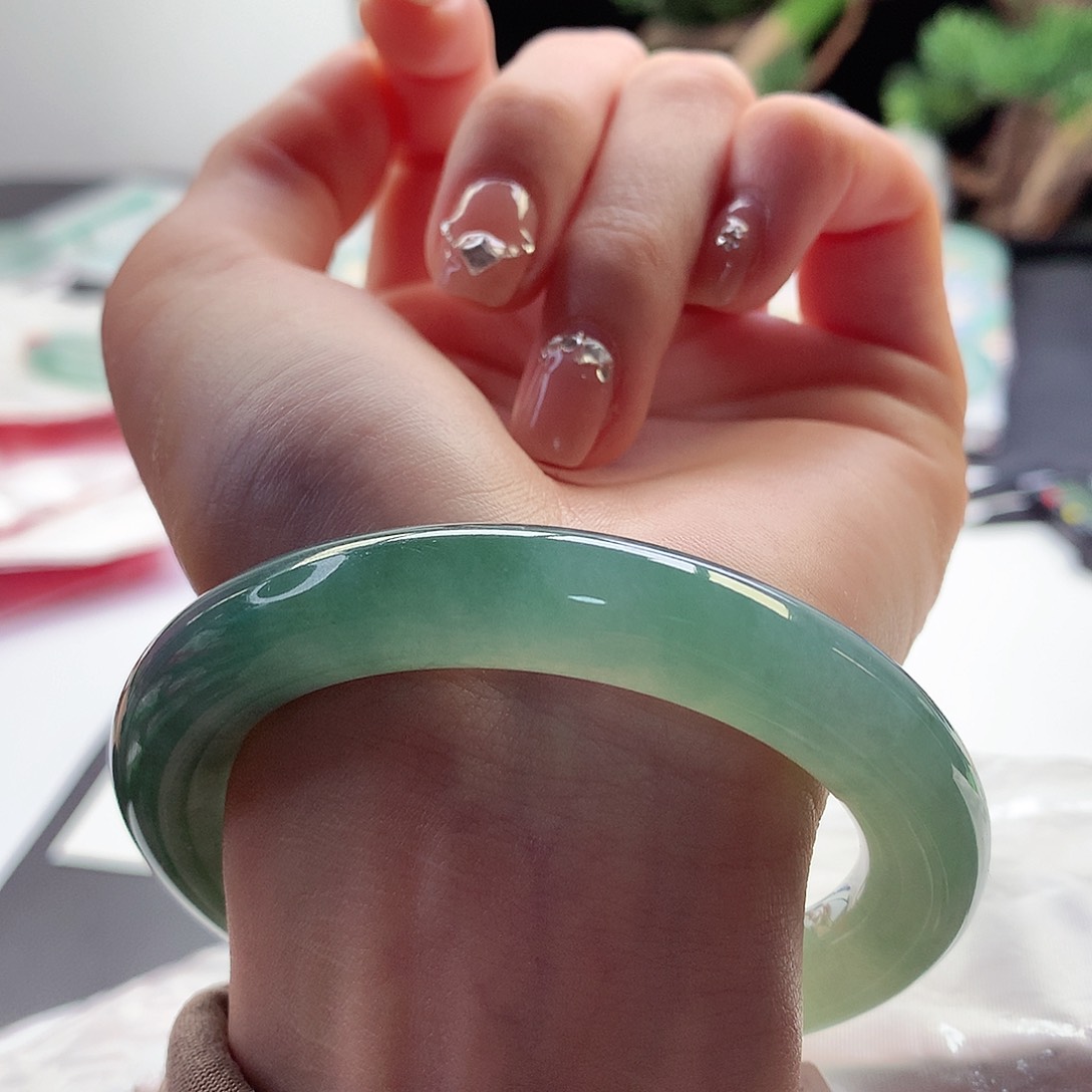 翡翠手镯未镶嵌天然翡翠56-57满冰绿满色胖圆