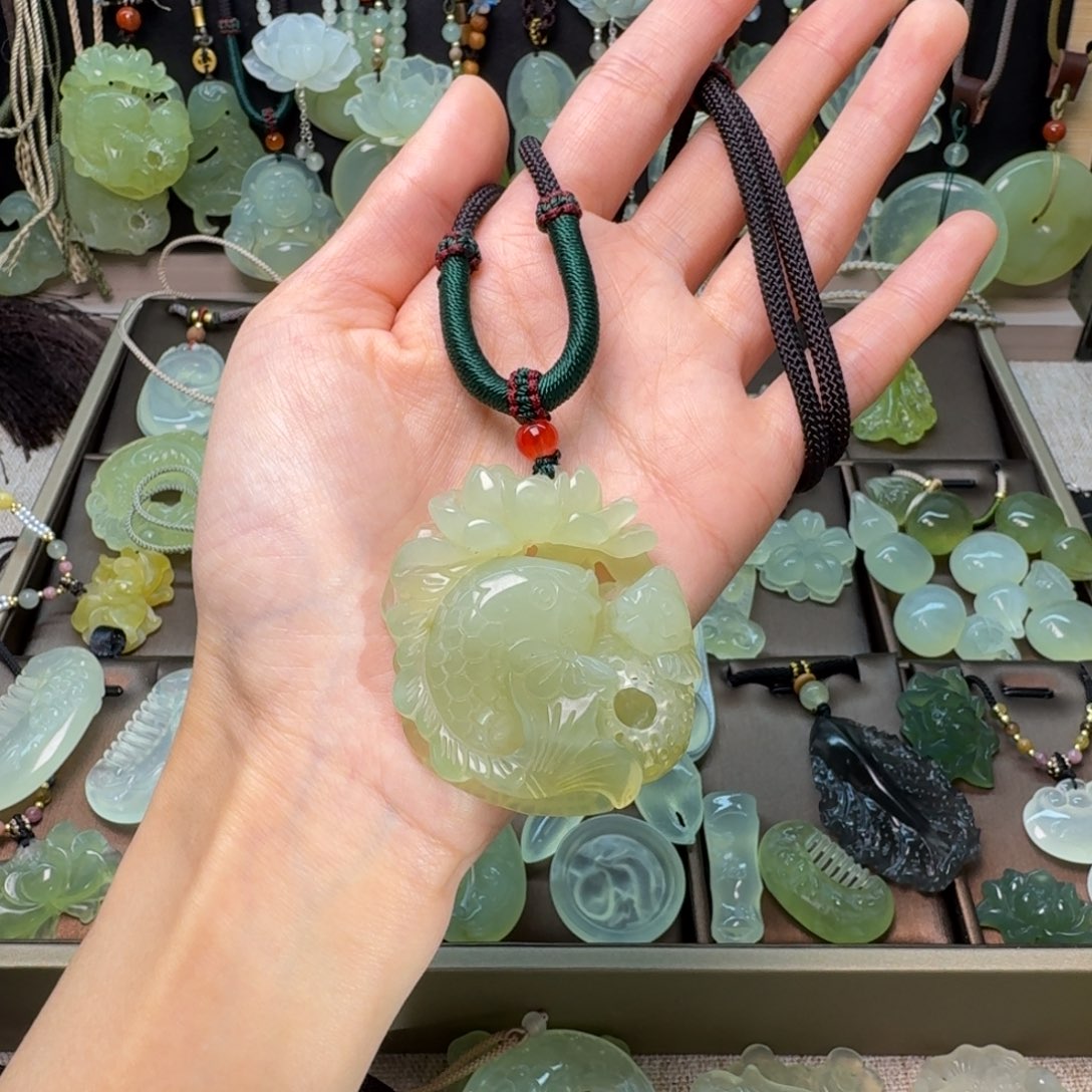 蛇纹石玉项链未镶嵌