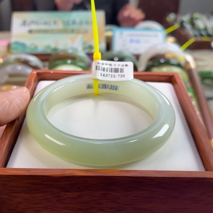 和田玉未镶嵌手镯16圈口58