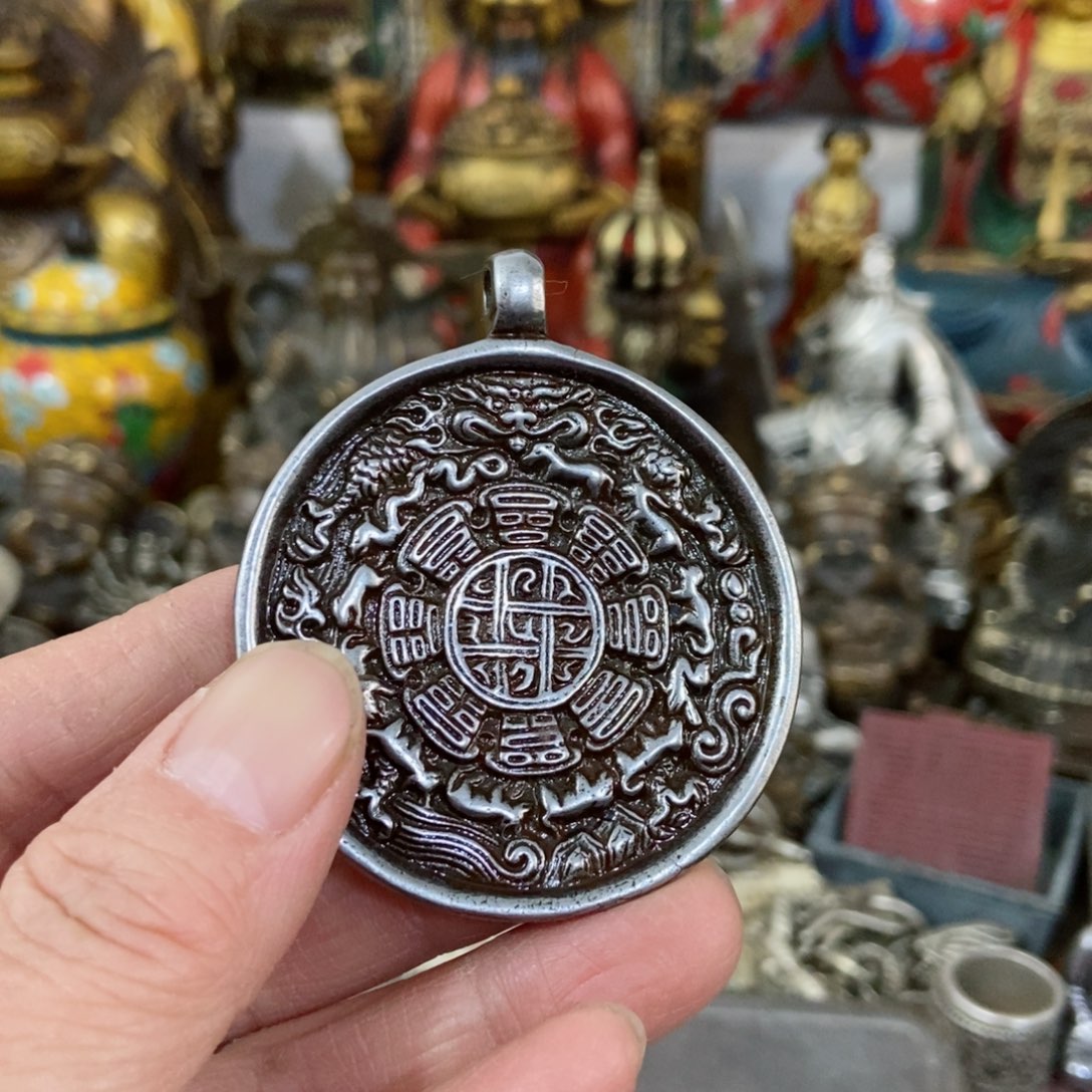 老杨黄铜摆件老杨黄铜。