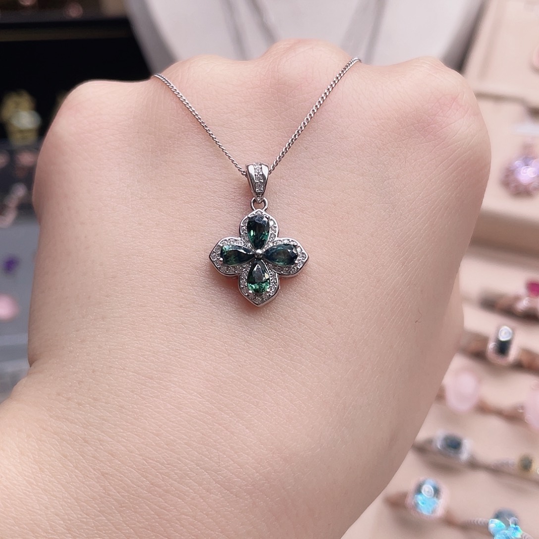 银S925镶嵌蓝宝石颈饰项坠