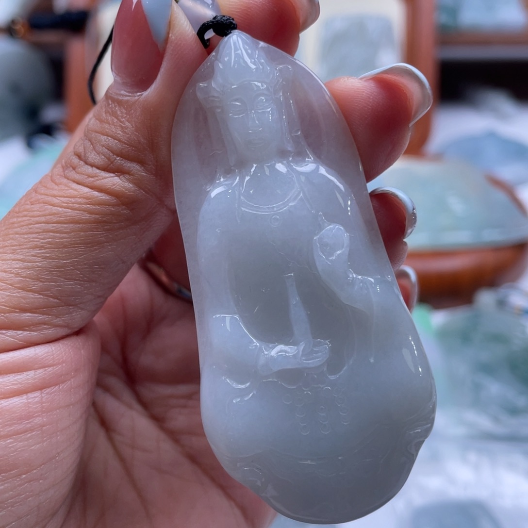 翡翠未镶嵌颈饰观音