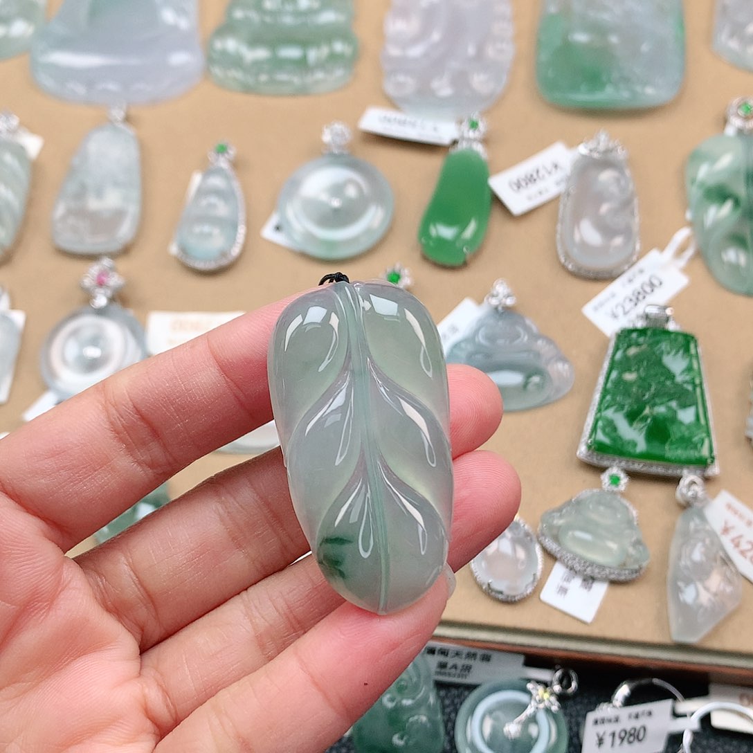 翡翠颈饰未镶嵌零***酒叶子