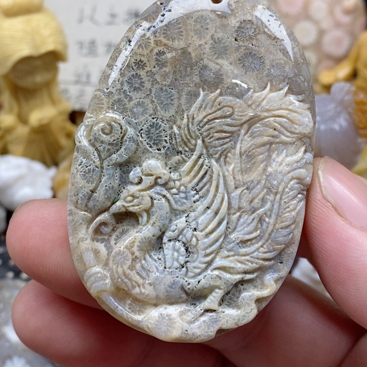 颈饰未镶嵌硅化珊瑚（珊瑚玉）有瑕