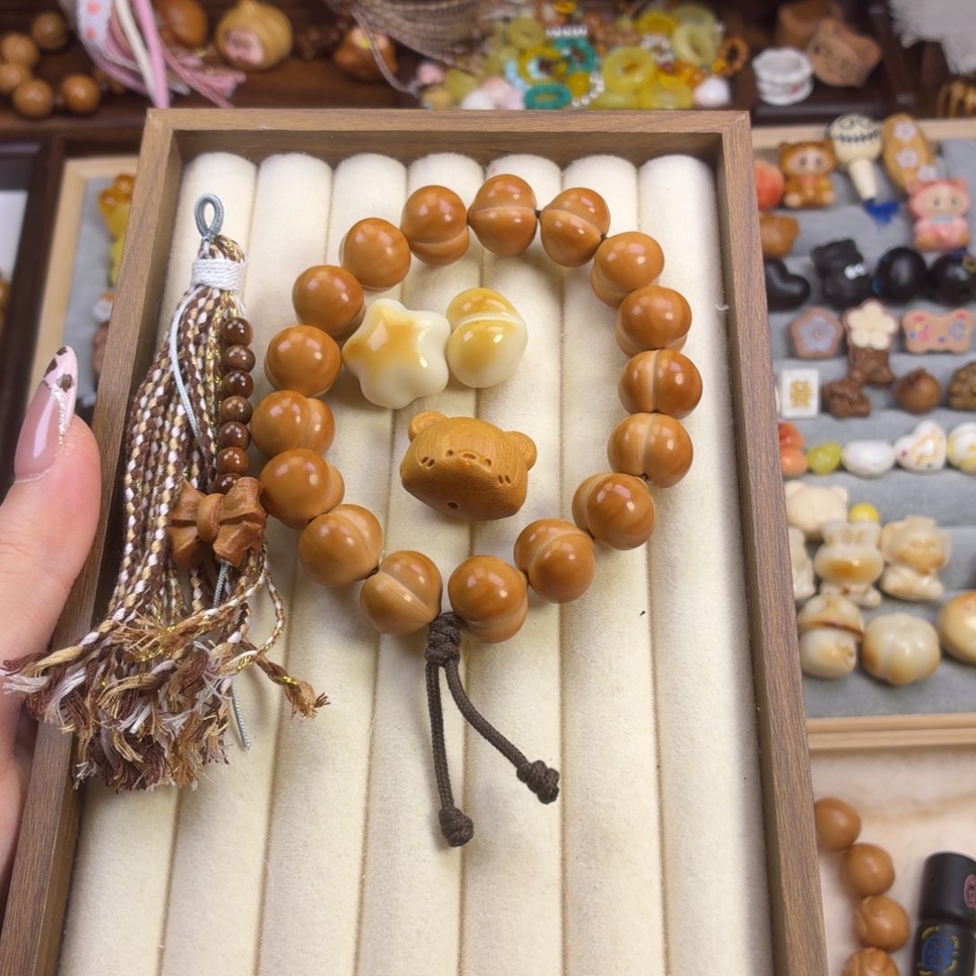 金***猴头核桃手串爱心星星花棕流苏小熊