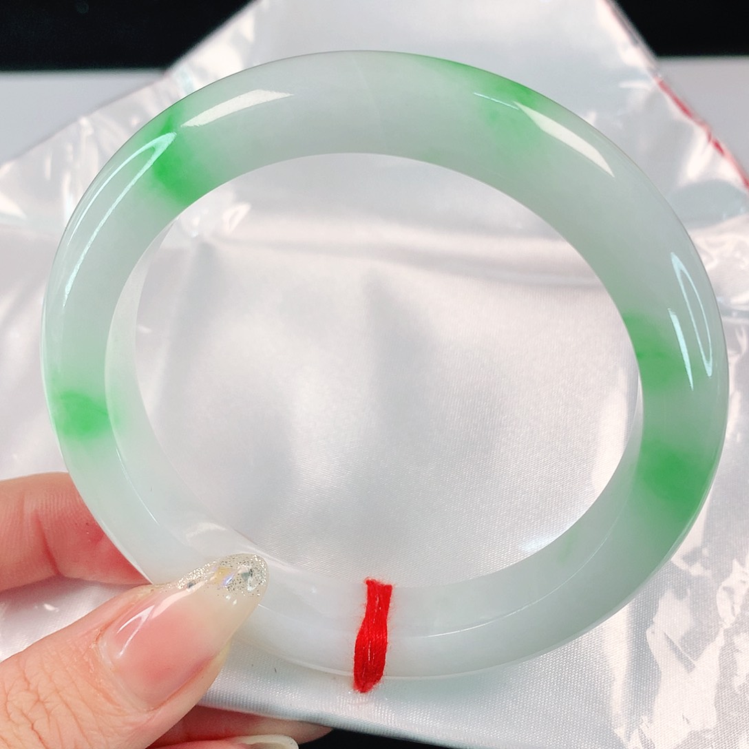 翡翠手镯未镶嵌61.5圈口