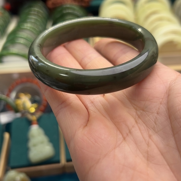 和田玉手镯未镶嵌57.7圈围1541