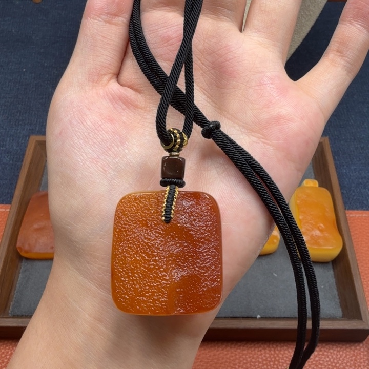 蜜蜡未镶嵌吊坠(赠链)