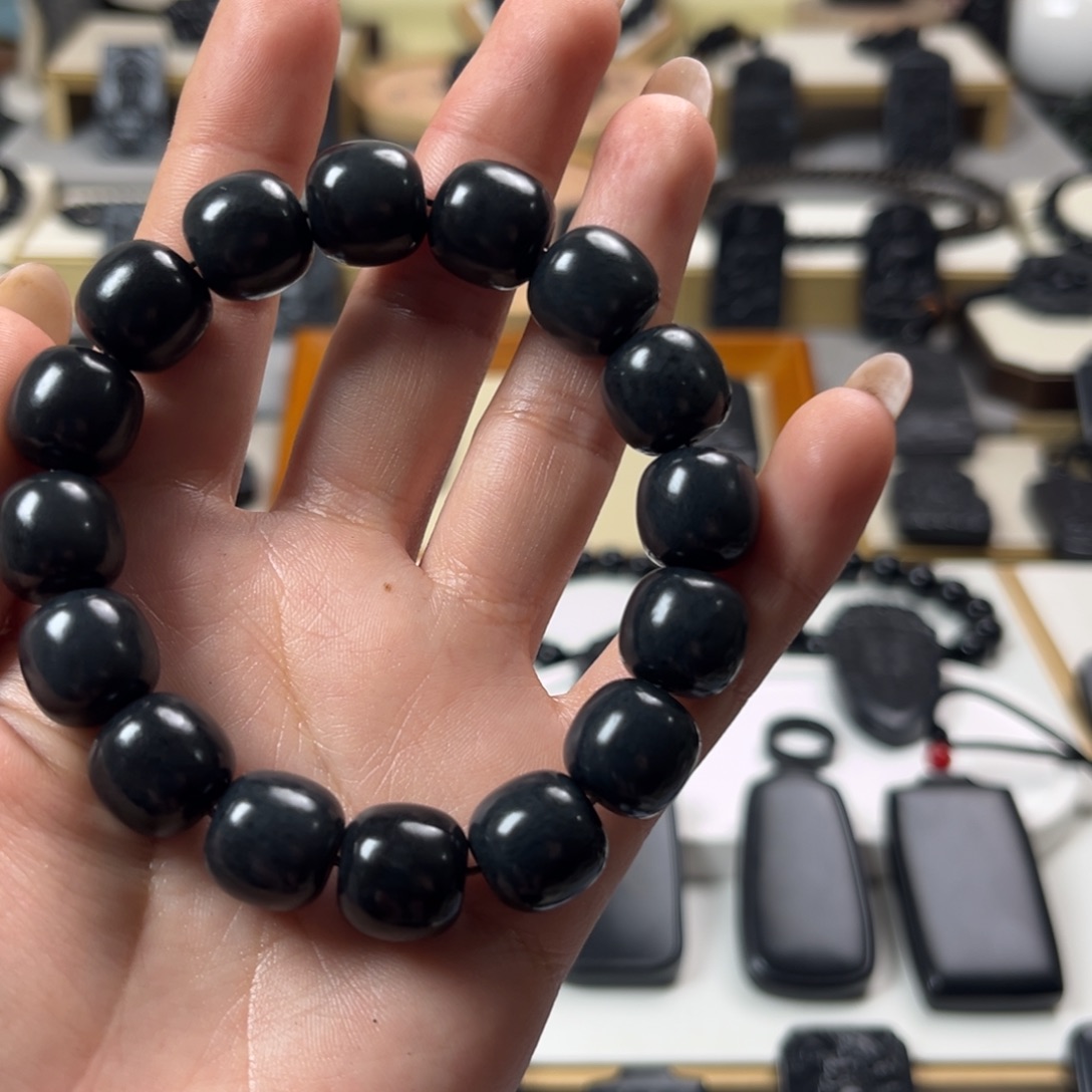 和田玉（墨玉）未镶嵌颈饰卡14老邢体验福利