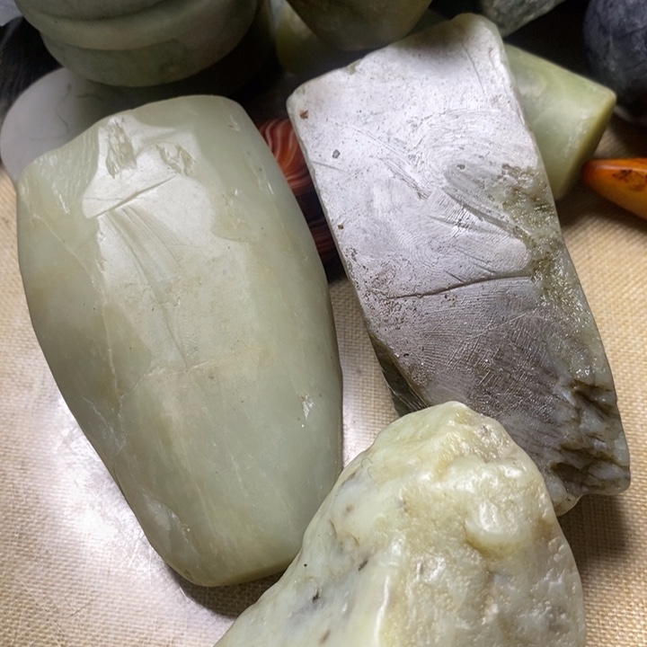 透闪石质玉未镶嵌珠宝半成品