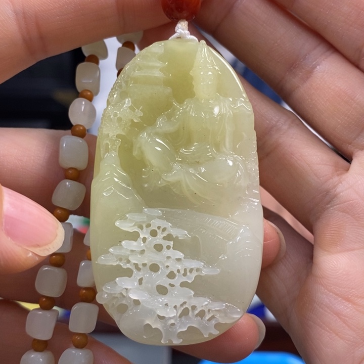 大***好和田玉未镶嵌颈饰