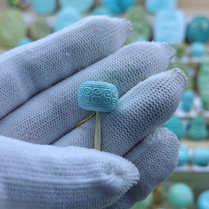 绿松石未镶嵌珠宝奇石