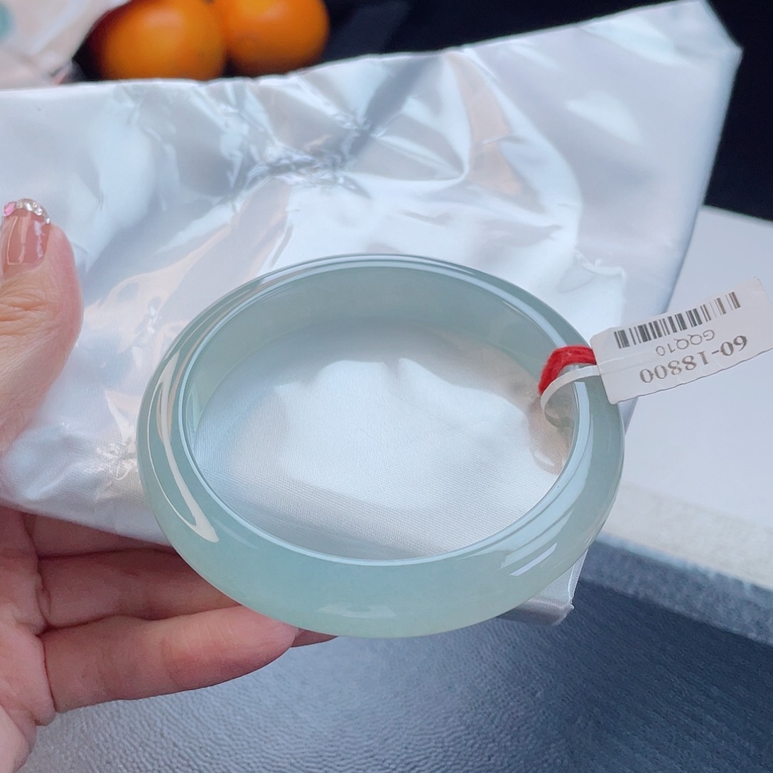 翡翠手镯未镶嵌翡翠