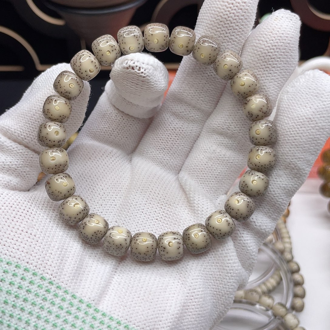 星月菩提吊坠35。9/8灰冰黄金瞳