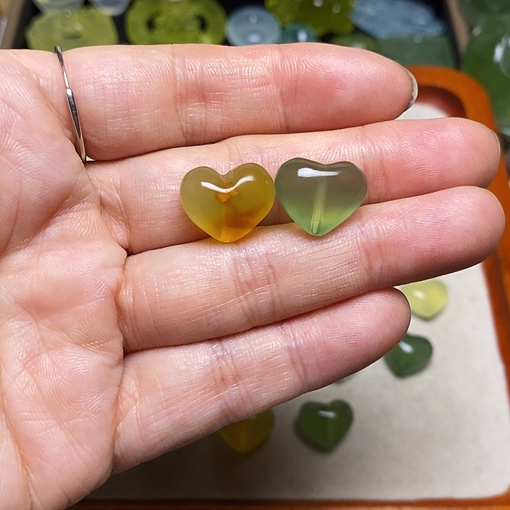 c***s蛇纹石玉未镶嵌颈饰