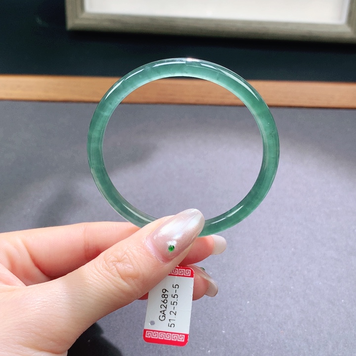 翡翠手镯未镶嵌天然翡翠手镯