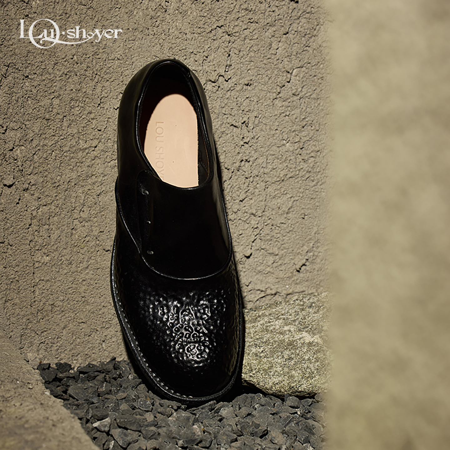 LOU SHOYER单鞋女小众设计水洗马皮复古圆头手工锤纹英伦风小皮鞋