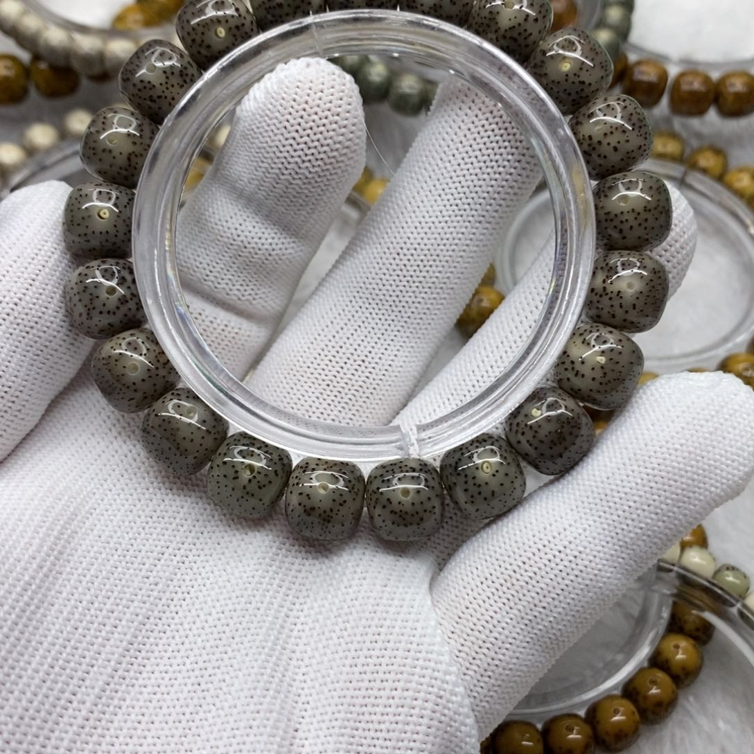 星月菩提吊坠飞****。石玉料