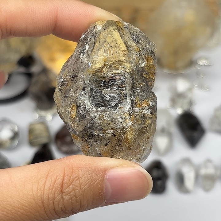 水晶颈饰未镶嵌黄泥骸骨闪灵钻