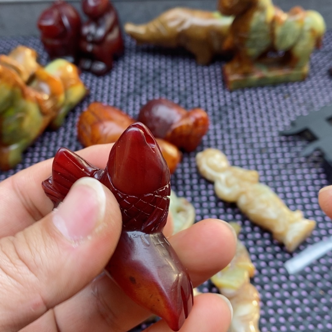 蛇纹石玉颈饰未镶嵌