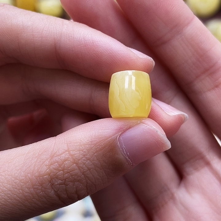 琥珀未镶嵌裸石10.2*10.3mm瑕