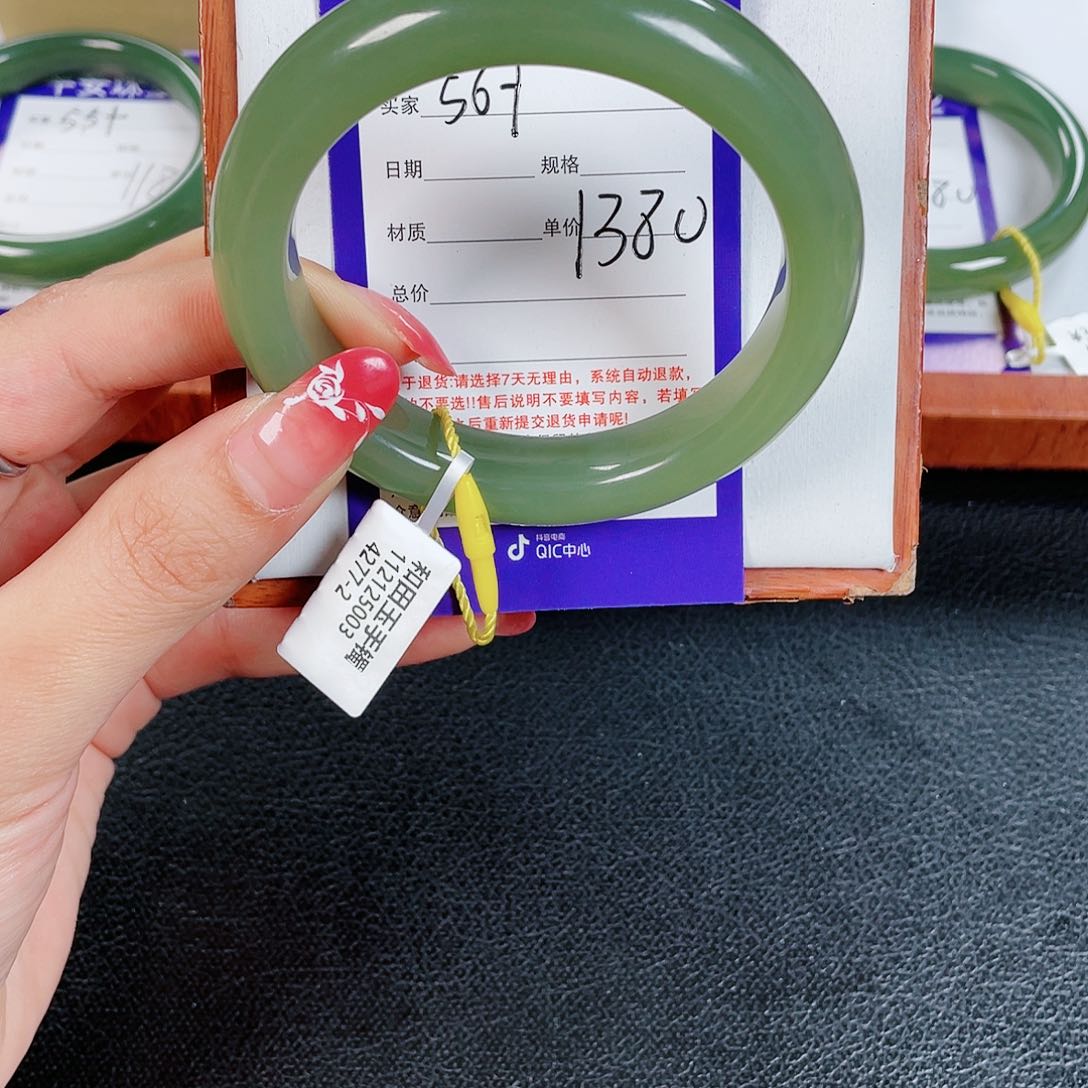 和田玉手镯未镶嵌