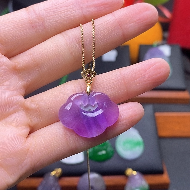 翡翠颈饰未镶嵌如意锁